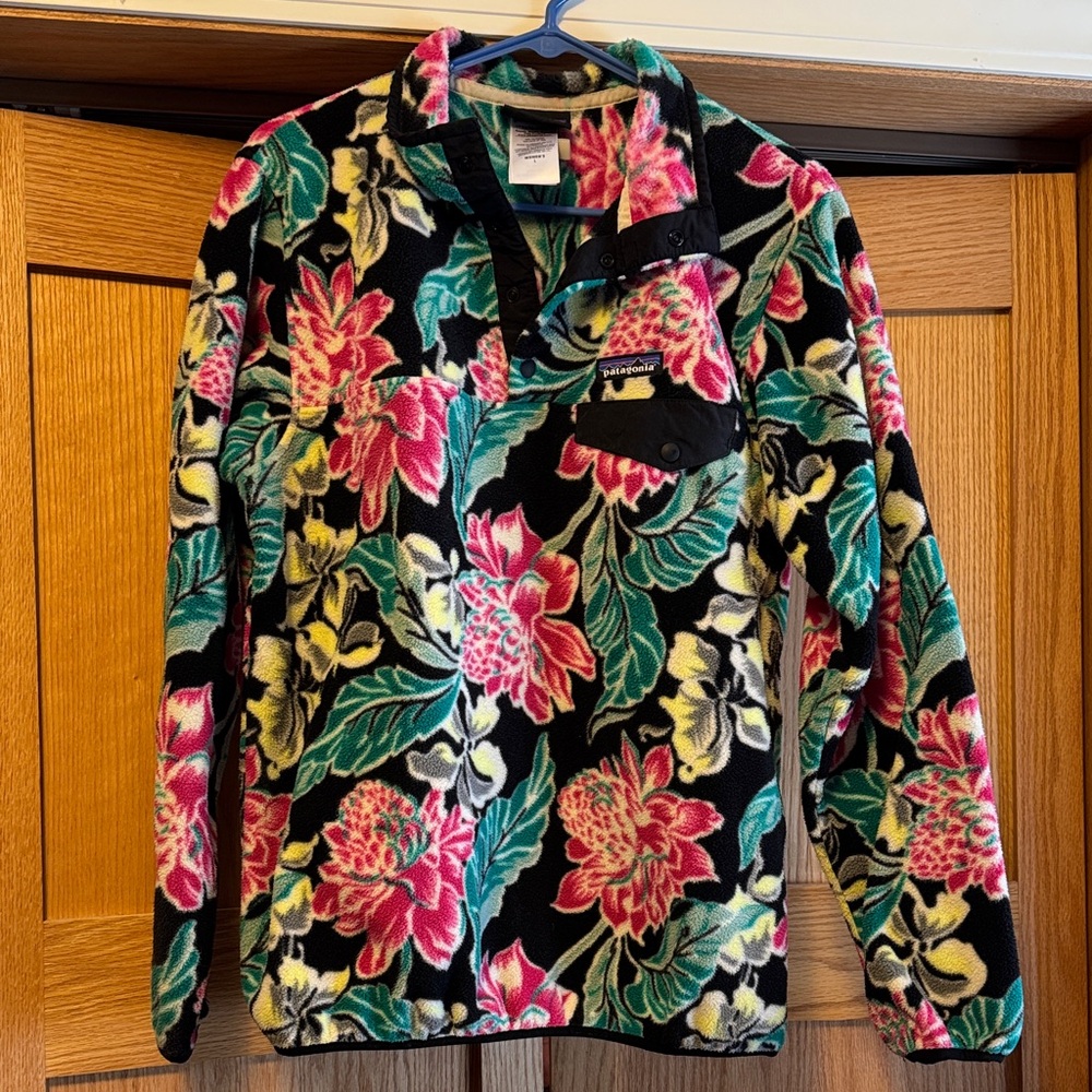 Patagonia Floral Black Pullover Fleece with Pink Green Yellow Flowers
